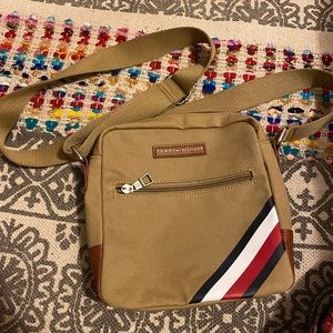 Tommy hilfiger crossbody